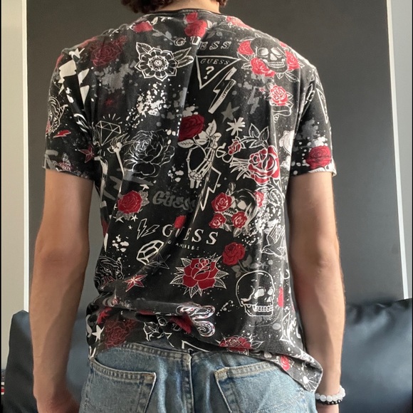 Guess t-shirt (M) - Picture 3 of 4
